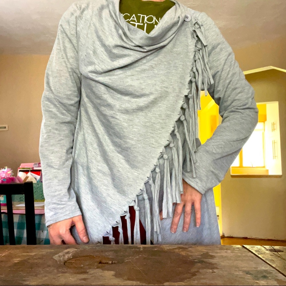 Women’s gray pullover with fringe